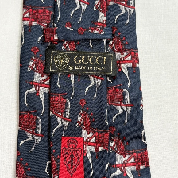 Vintage Gucci 100% Silk Tie  featuring an Equestrian Design Pattern. - Picture 2 of 7